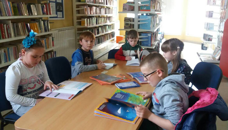 Првачићи у библиотеци
