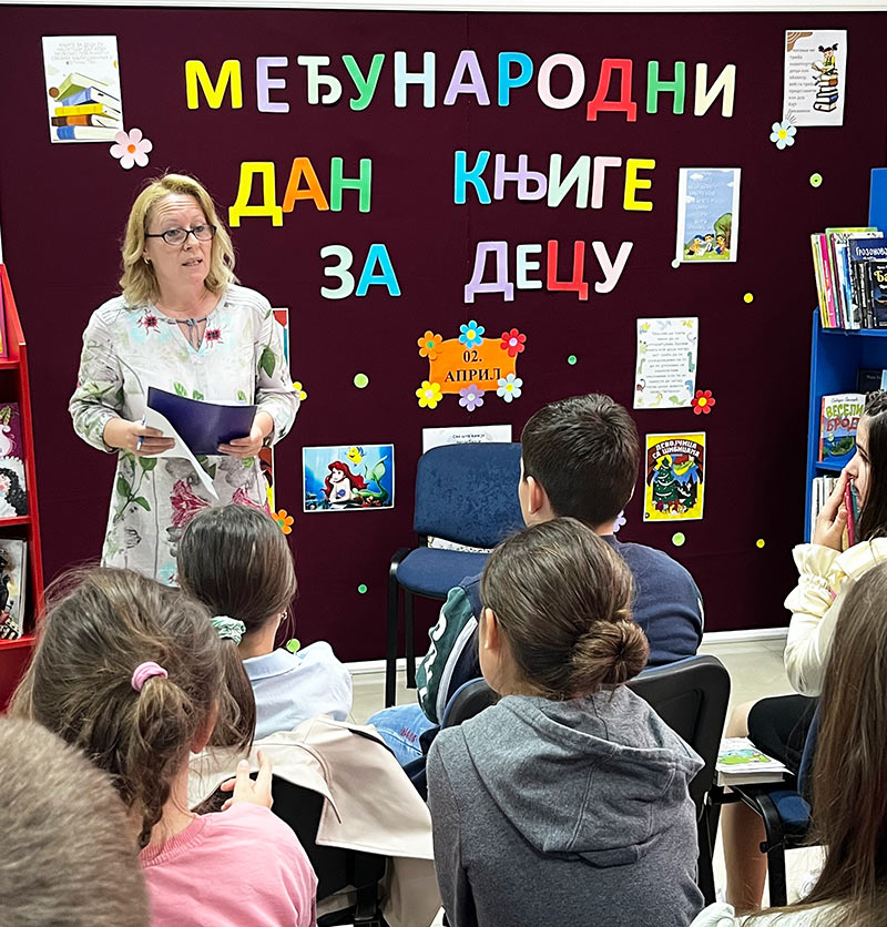 НАСТУП ДЕЦЕ У БИБЛИОТЕЦИ ПОВОДОМ ОБЕЛЕЖАВАЊА МЕЂУНАРОДНОГ ДАНА ДЕЧЈЕ КЊИГЕ
